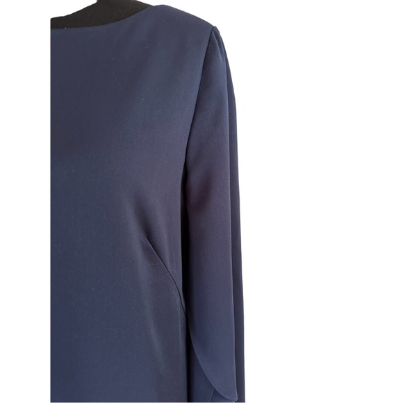 Tahari Navy Blue Shift Dress With A Lace Flower Hem & Split Bell Sleeve Size 4 - Picture 3 of 11